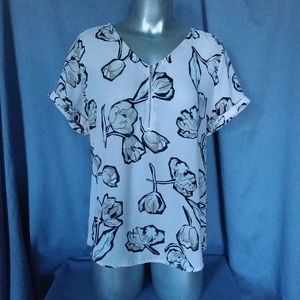 Short Sleeved Blouse with Floral Pattern
